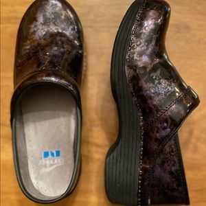 Dansko LT Clog  Size 38/7.5-8